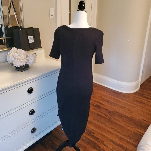 V-Neck - Picture 2 of 3